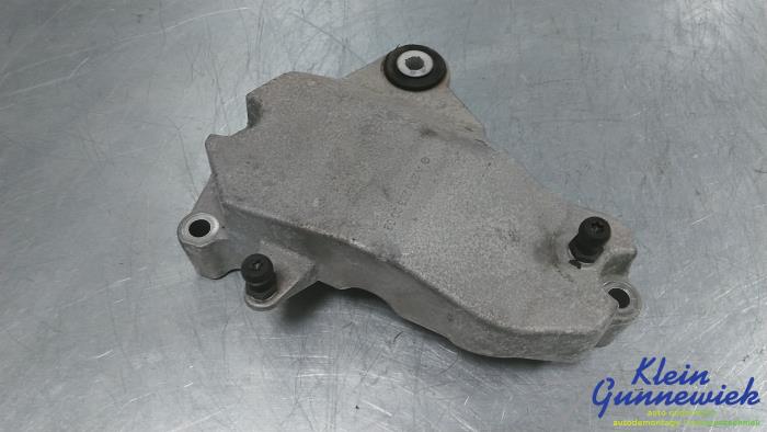 Gebruikte Motorsteun Mercedes CLA Prijs € 35,00 Margeregeling aangeboden door Klein Gunnewiek Autodemontage & Motorentechniek