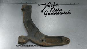 Gebruikte Draagarm onder rechts-voor Volkswagen Transporter Prijs € 75,00 Margeregeling aangeboden door Gebr.Klein Gunnewiek Ho.BV