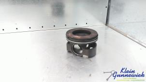 Gebruikte Zuiger Renault Master Prijs € 100,00 Margeregeling aangeboden door Klein Gunnewiek Autodemontage & Motorentechniek