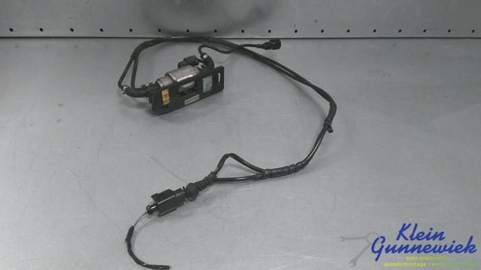 Gebruikte Tank element Pomp Volkswagen Touran Prijs € 113,00 Margeregeling aangeboden door Klein Gunnewiek Autodemontage & Motorentechniek