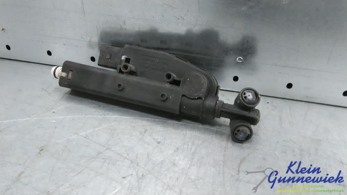 Gebruikte Koplamp Sproeier Audi A8 Prijs € 45,00 Margeregeling aangeboden door Klein Gunnewiek Autodemontage & Motorentechniek