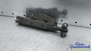 Gebruikte Koplamp Sproeier Audi A8 Prijs € 45,00 Margeregeling aangeboden door Klein Gunnewiek Autodemontage & Motorentechniek