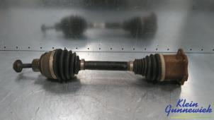 Gebruikte Steekas links-voor Audi A4 Prijs € 75,00 Margeregeling aangeboden door Klein Gunnewiek Autodemontage & Motorentechniek