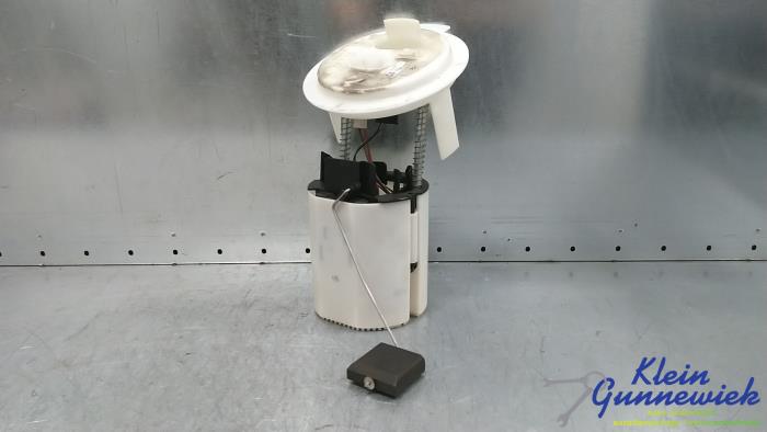 Gebruikte Brandstofpomp Elektrisch Mercedes E-Klasse Prijs € 75,00 Margeregeling aangeboden door Klein Gunnewiek Autodemontage & Motorentechniek