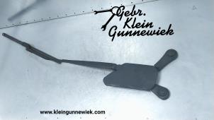 Gebruikte Ruitenwisserarm voor BMW 2-Serie Prijs € 30,00 Margeregeling aangeboden door Gebr.Klein Gunnewiek Ho.BV