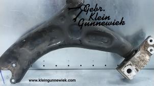 Gebruikte Draagarm onder links-voor Volkswagen Tiguan Prijs € 45,00 Margeregeling aangeboden door Gebr.Klein Gunnewiek Ho.BV