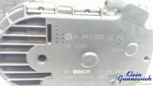 Gebruikte Gasklephuis Mercedes E-Klasse Prijs € 40,00 Margeregeling aangeboden door Klein Gunnewiek Autodemontage & Motorentechniek