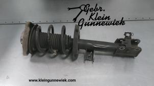 Gebruikte Schokdemperpoot links-voor Mercedes GLA-Klasse Prijs € 145,00 Margeregeling aangeboden door Gebr.Klein Gunnewiek Ho.BV