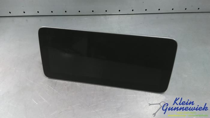 Gebruikte Display Interieur Mercedes C-Klasse Prijs € 311,00 Margeregeling aangeboden door Klein Gunnewiek Autodemontage & Motorentechniek