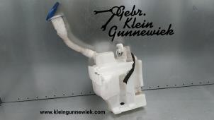 Gebruikte Ruitensproeiertank voor Volkswagen Polo Prijs € 25,00 Margeregeling aangeboden door Gebr.Klein Gunnewiek Ho.BV