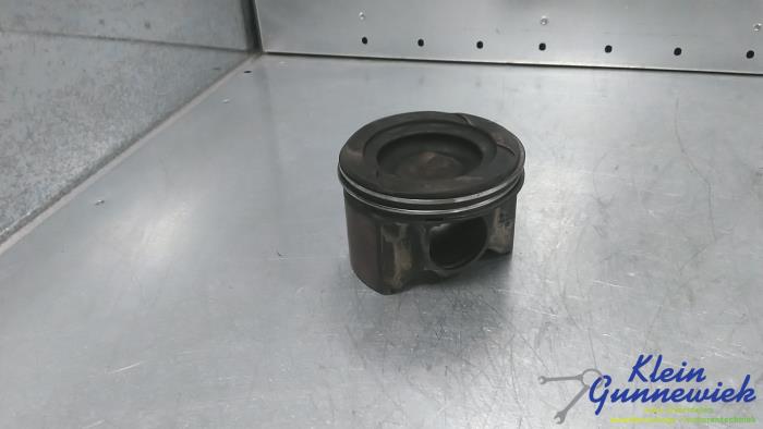 Gebruikte Zuiger Mercedes E-Klasse Prijs € 85,00 Margeregeling aangeboden door Klein Gunnewiek Autodemontage & Motorentechniek