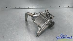 Gebruikte Oliepomp Mercedes Sprinter Prijs € 75,00 Margeregeling aangeboden door Klein Gunnewiek Autodemontage & Motorentechniek