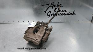 Gebruikte Remklauw (Tang) links-achter Mercedes E-Klasse Prijs € 75,00 Margeregeling aangeboden door Gebr.Klein Gunnewiek Ho.BV