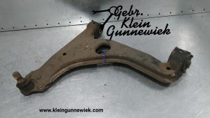 Gebruikte Draagarm onder links-voor Opel Meriva Prijs € 50,00 Margeregeling aangeboden door Gebr.Klein Gunnewiek Ho.BV