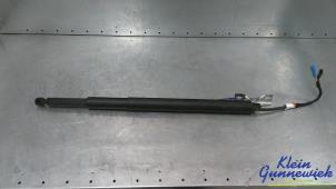 Gebruikte Gasdemper rechts-achter BMW 5-Serie Prijs € 95,00 Margeregeling aangeboden door Klein Gunnewiek Autodemontage & Motorentechniek