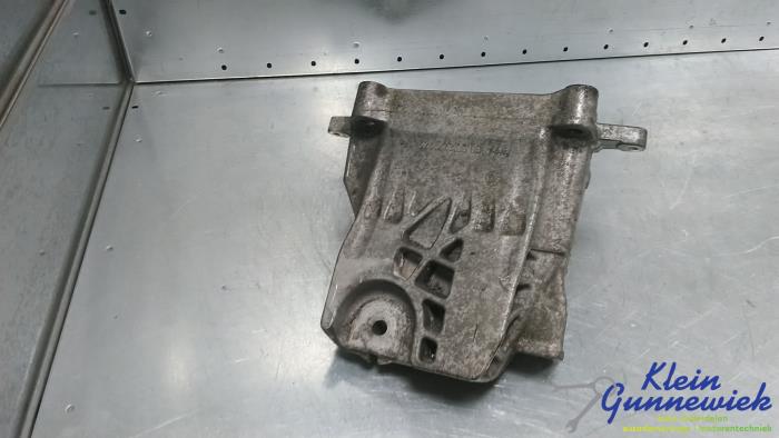 Gebruikte Motorrubber Mercedes C-Klasse Prijs € 40,00 Margeregeling aangeboden door Klein Gunnewiek Autodemontage & Motorentechniek