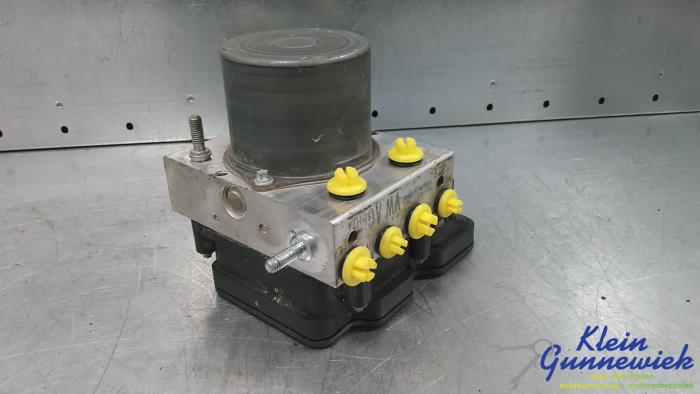 ABS Pomp van een Volkswagen Transporter 2020