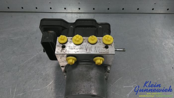 ABS Pomp van een Volkswagen Transporter 2020