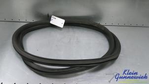 Gebruikte Portierrubber 4Deurs links-achter Mercedes GLE Prijs € 25,00 Margeregeling aangeboden door Klein Gunnewiek Autodemontage & Motorentechniek