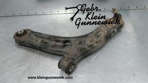 Gebruikte Draagarm onder links-voor Volkswagen Tiguan Prijs € 75,00 Margeregeling aangeboden door Gebr.Klein Gunnewiek Ho.BV