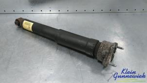 Gebruikte Schokdemper rechts-achter Mercedes E-Klasse Prijs € 35,00 Margeregeling aangeboden door Klein Gunnewiek Autodemontage & Motorentechniek