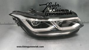 Gebruikte Koplamp rechts Volkswagen Tiguan Prijs € 595,00 Margeregeling aangeboden door Gebr.Klein Gunnewiek Ho.BV