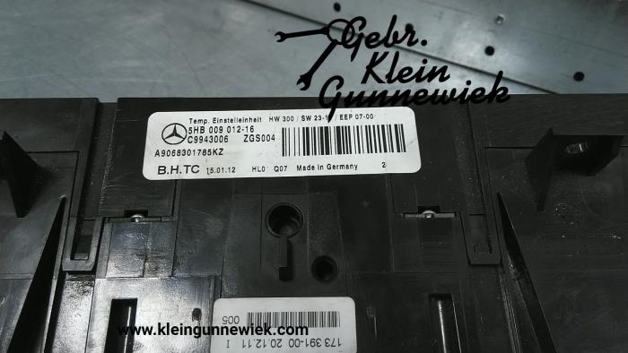 Kachel Bedieningspaneel van een Mercedes Sprinter 2012