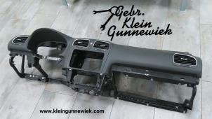 Gebruikte Dashboard Volkswagen Golf Prijs € 145,00 Margeregeling aangeboden door Gebr.Klein Gunnewiek Ho.BV