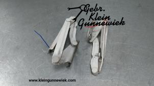 Gebruikte Motorkap Scharnier Volkswagen Crafter Prijs € 35,00 Margeregeling aangeboden door Gebr.Klein Gunnewiek Ho.BV