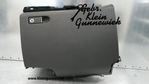 Gebruikte Handschoenenkastje Mercedes GLK-Klasse Prijs € 65,00 Margeregeling aangeboden door Gebr.Klein Gunnewiek Ho.BV