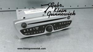 Gebruikte Radio CD Speler Renault Scenic Prijs € 75,00 Margeregeling aangeboden door Gebr.Klein Gunnewiek Ho.BV