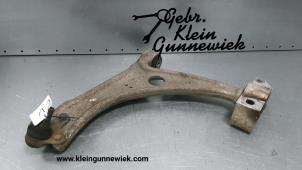 Gebruikte Draagarm onder links-voor Volkswagen Tiguan Prijs € 50,00 Margeregeling aangeboden door Gebr.Klein Gunnewiek Ho.BV