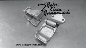 Gebruikte Scharnier Achterklep Mercedes Vito Prijs € 85,00 Margeregeling aangeboden door Klein Gunnewiek Autodemontage & Motorentechniek