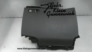 Gebruikte Handschoenenkastje Mercedes GLK-Klasse Prijs € 85,00 Margeregeling aangeboden door Gebr.Klein Gunnewiek Ho.BV