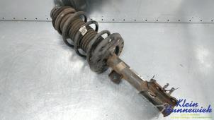 Gebruikte Schokdemperpoot rechts-voor Opel Corsa Prijs € 45,00 Margeregeling aangeboden door Klein Gunnewiek Autodemontage & Motorentechniek