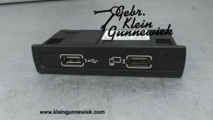 Gebruikte AUX/USB aansluiting Mercedes GLE-Klasse Prijs € 35,00 Margeregeling aangeboden door Gebr.Klein Gunnewiek Ho.BV