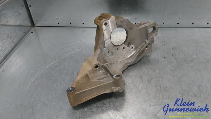 Gebruikte Dynamosteun onder Volkswagen Crafter Prijs € 52,00 Margeregeling aangeboden door Klein Gunnewiek Autodemontage & Motorentechniek