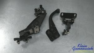 Gebruikte Scharnier deur rechts-achter Volkswagen Caddy Prijs € 150,00 Margeregeling aangeboden door Klein Gunnewiek Autodemontage & Motorentechniek