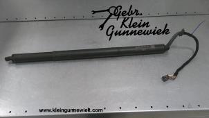 Gebruikte Kofferdekseldemper rechts-achter Audi Q5 Prijs € 125,00 Margeregeling aangeboden door Gebr.Klein Gunnewiek Ho.BV