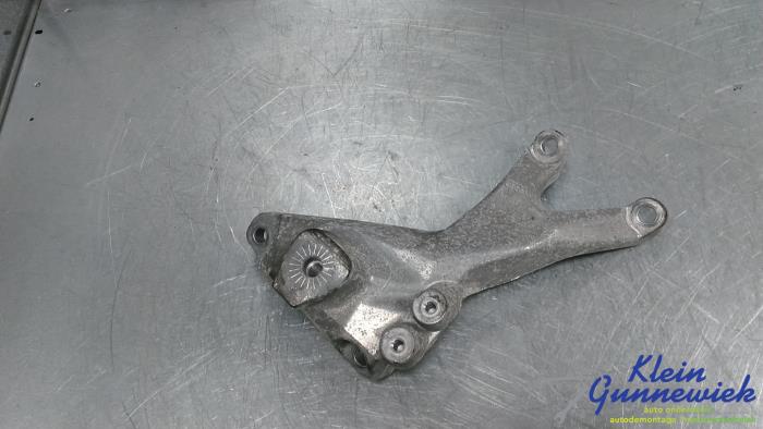 Gebruikte Motorsteun Audi A8 Prijs € 25,00 Margeregeling aangeboden door Klein Gunnewiek Autodemontage & Motorentechniek