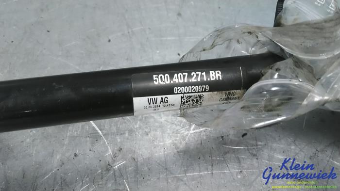 Aandrijfas links-voor van een Audi A3 2014