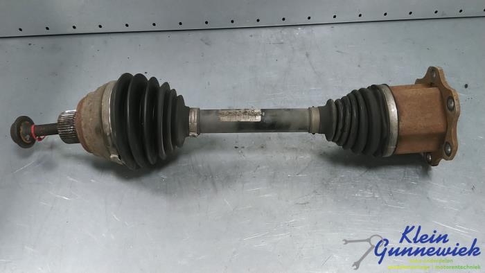 Gebruikte Aandrijfas links-voor Audi A8 Prijs € 165,00 Margeregeling aangeboden door Klein Gunnewiek Autodemontage & Motorentechniek