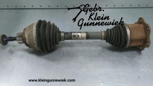 Gebruikte Aandrijfas links-voor Audi A8 Prijs € 165,00 Margeregeling aangeboden door Gebr.Klein Gunnewiek Ho.BV