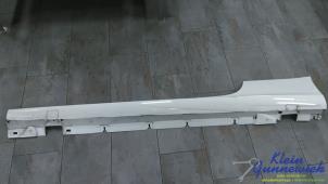 Gebruikte Zijskirt links Mercedes E-Klasse Prijs € 115,00 Margeregeling aangeboden door Klein Gunnewiek Autodemontage & Motorentechniek