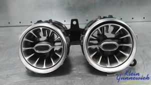 Gebruikte Luchtrooster Dashboard Mercedes E-Klasse Prijs € 95,00 Margeregeling aangeboden door Klein Gunnewiek Autodemontage & Motorentechniek