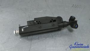 Gebruikte Koplamp Sproeier Audi A8 Prijs € 31,00 Margeregeling aangeboden door Klein Gunnewiek Autodemontage & Motorentechniek