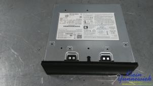 Gebruikte Bedieningspaneel Multi Media Volkswagen Golf Prijs € 895,00 Margeregeling aangeboden door Klein Gunnewiek Autodemontage & Motorentechniek