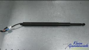 Gebruikte Gasdemper rechts-achter BMW 5-Serie Prijs € 95,00 Margeregeling aangeboden door Klein Gunnewiek Autodemontage & Motorentechniek