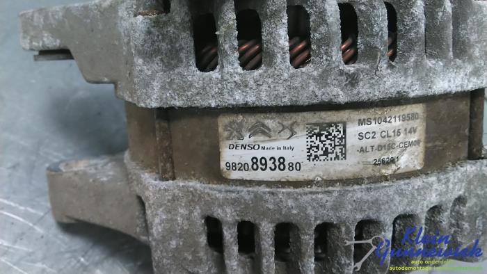 Dynamo van een Opel Vivaro 2020