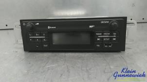 Gebruikte Radio Renault Trafic Prijs € 345,00 Margeregeling aangeboden door Klein Gunnewiek Autodemontage & Motorentechniek